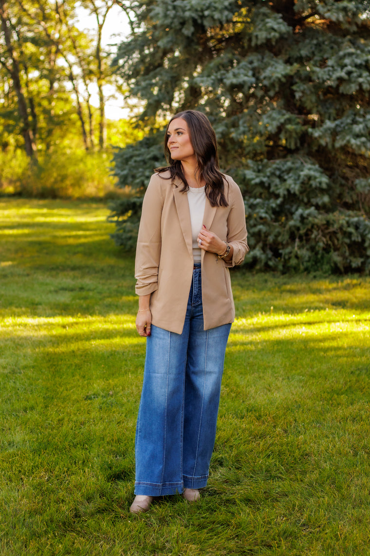 Command The Room Blazer (Latte)