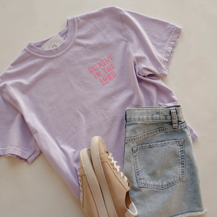 Delight In The Lord Graphic Tee (Lilac)