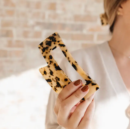 Oversized Hair Clip - Light Tortoise