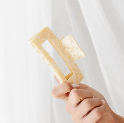Oversized Hair Clip - Cream Marble