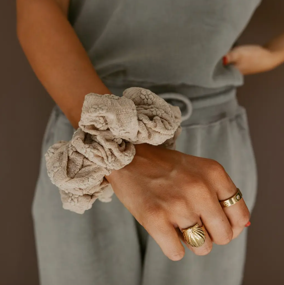 Jumbo Scrunchie (Tan)