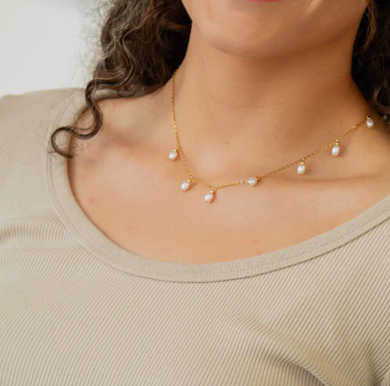 Hanging Pearls Necklace