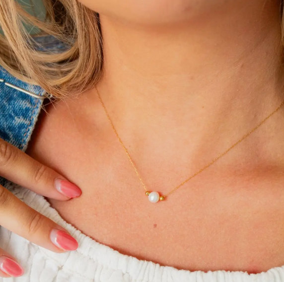 Simple Pearl Necklace