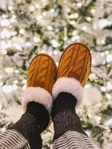 (SALE)  Cozy Cable Knit Slippers (Tan)