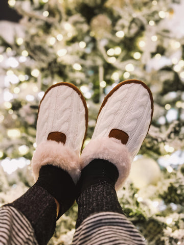 (SALE) Cozy Cable Knit Slippers (Off White)