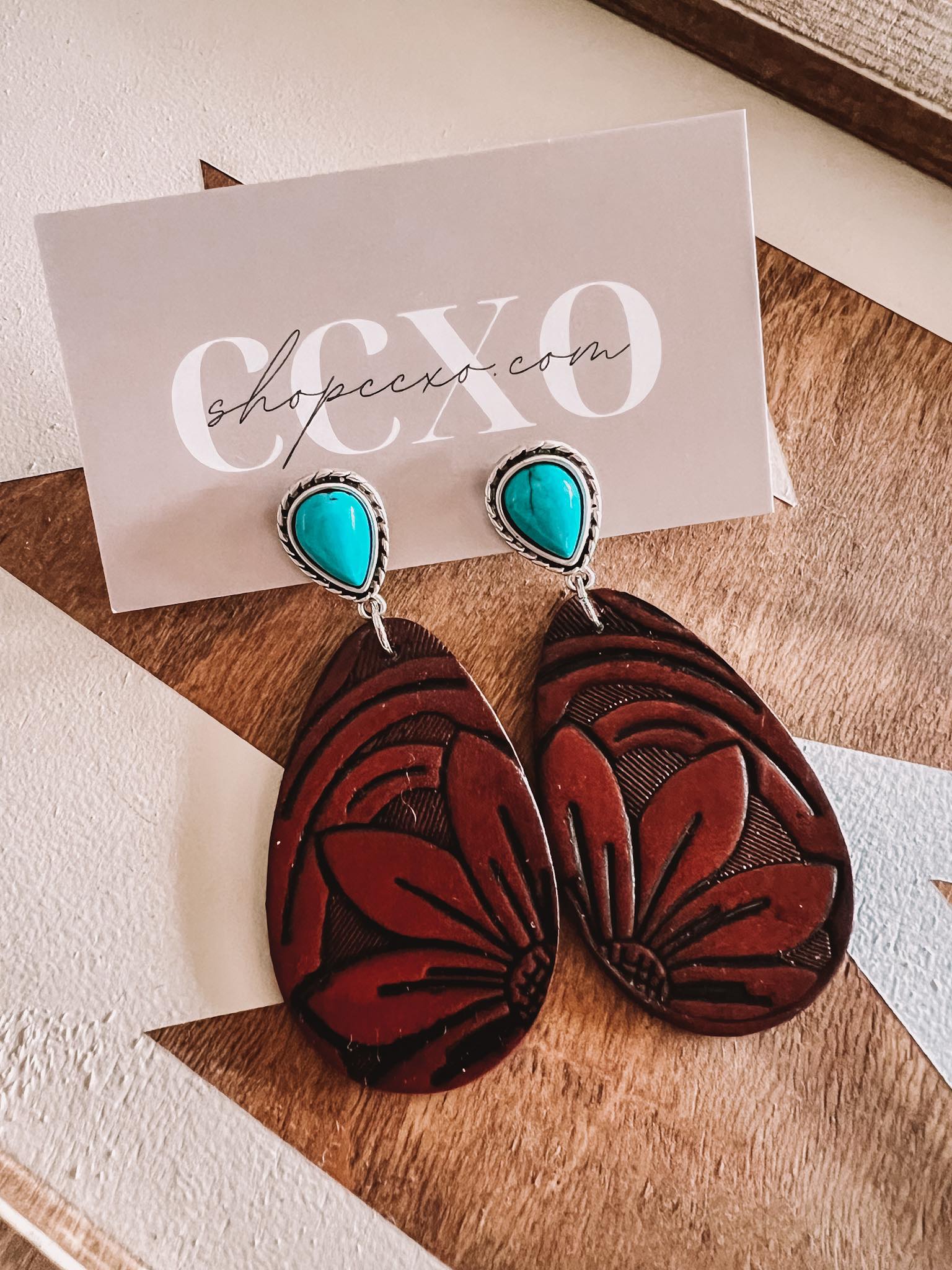 (SALE) Dutton Leather Earrings (Turquoise)
