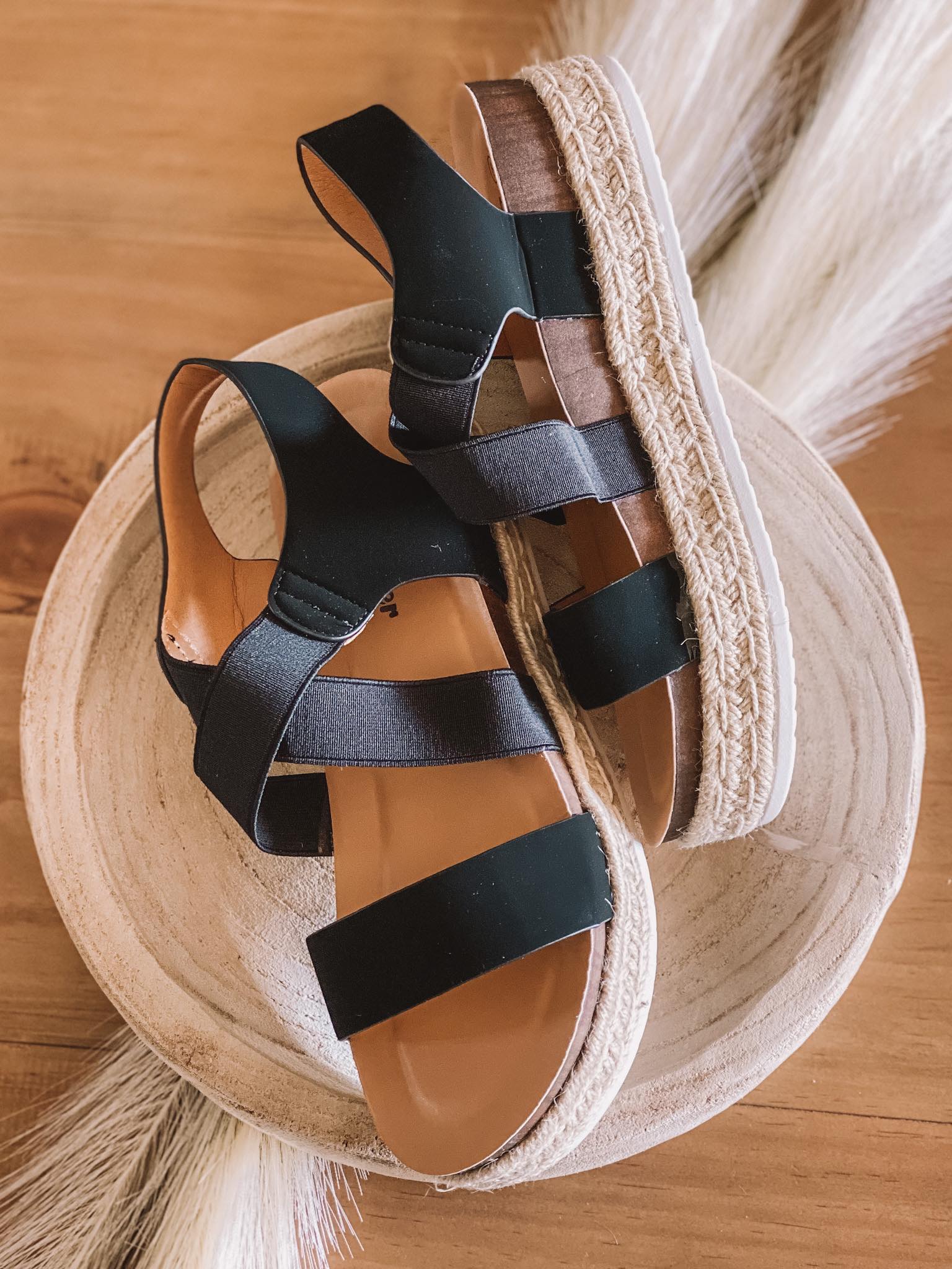 (SALE) Go For A Stroll Sandals (Black)